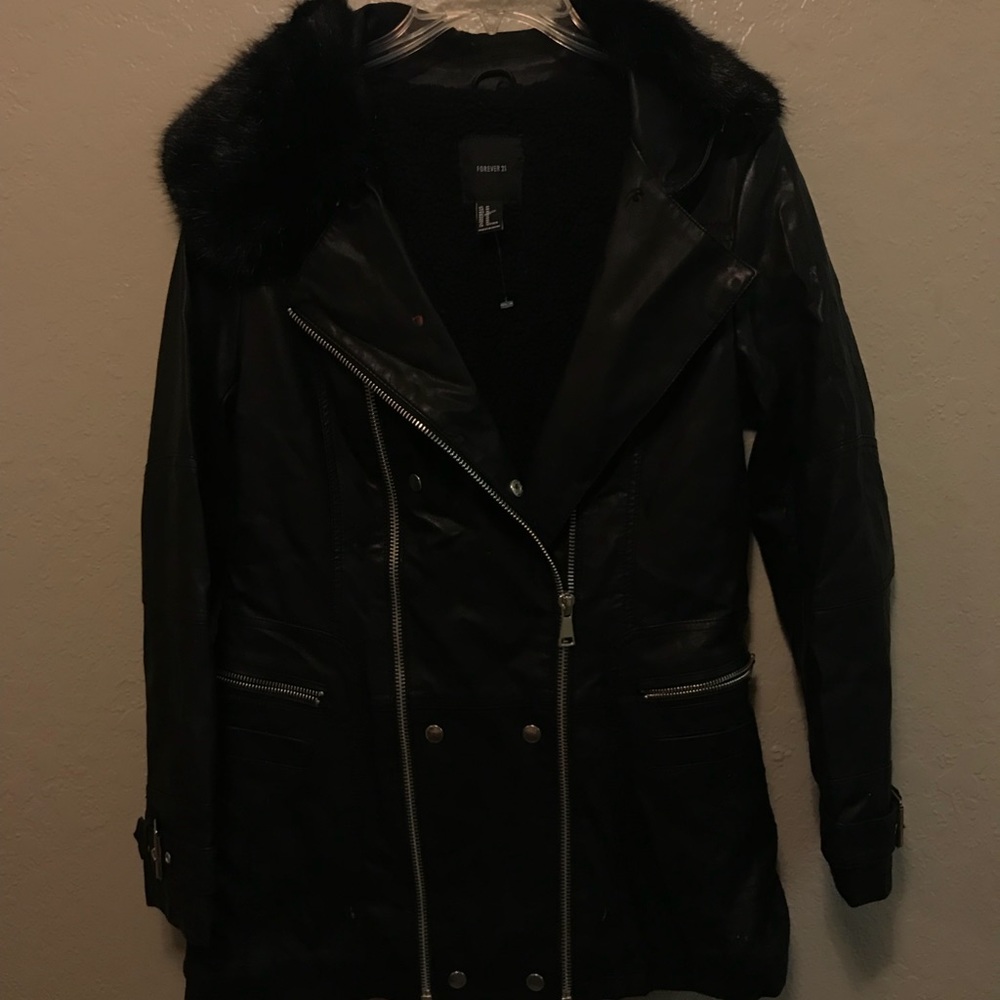 FAUX LEATHER WINTER COAT W/ PARKA!! 🖤